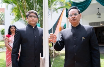 Con motivo de la 77a Independencia de la India, el Encargado de Negocios Suresh Kumar izo la Bandera Nacional en la Casa de la India (Quinta Bharat), Caracas, en presencia de la diaspora india y amigos de la India.